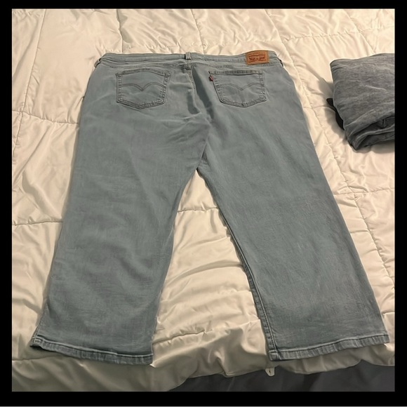 Levi's Women's Sky Blue Cropped Jeans - Picture 3 of 9